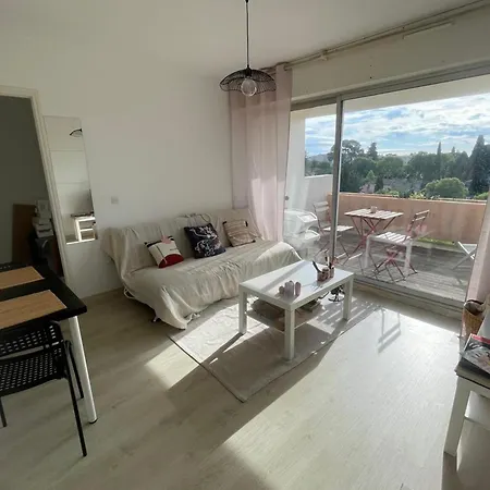 Beautiful Near The Center Of Apartment *